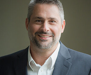 Ultrasound Applications and Image Artifacts for Service Engineers